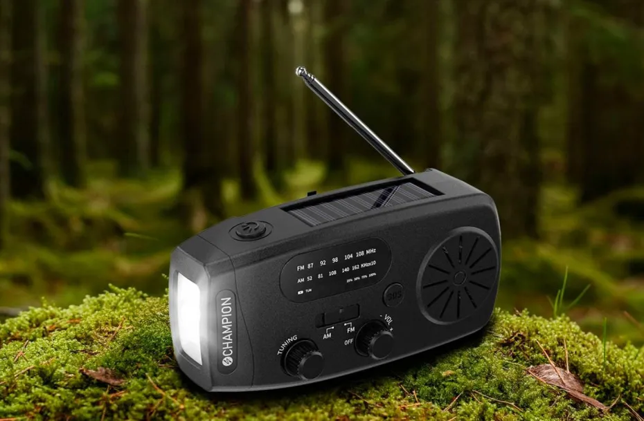 Champion Nordic Sveiveradio med lommelykt og solceller