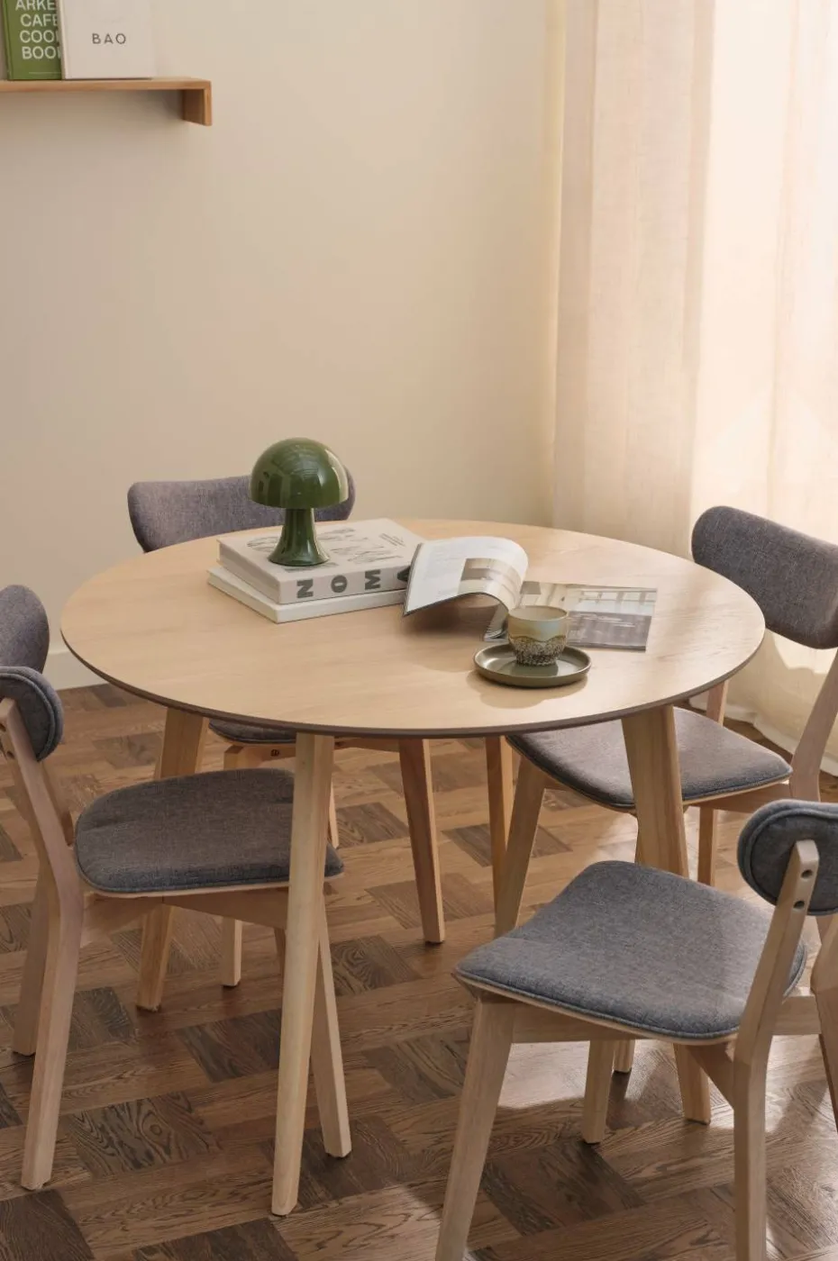 Ellos Home Spisegruppe Ridney med 1 bord + 4 stoler med møbeltrekk