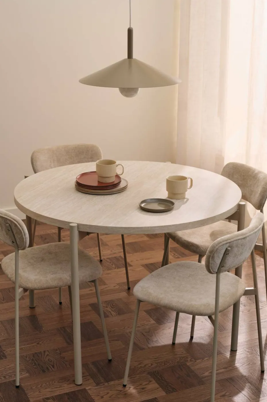 Ellos Home Spisegruppe Tridita med 1 bord + 4 stoler