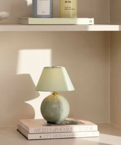 Globen Lighting Bærbar bordlampe Iris 16 Butter yellow