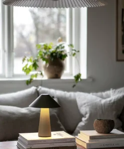 Globen Lighting Bærbar bordlampe Cannes IP44 Havregul