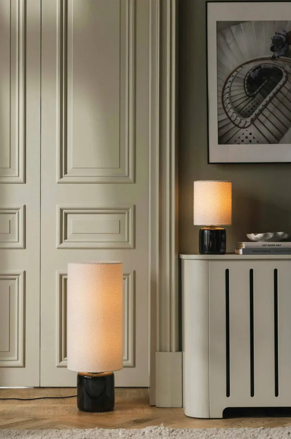 Globen Lighting Gulvlampe Florian 30 Hvit bouclé/beige