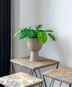 House Nordic Kunstig plante Monstera. Plante av PE-plast. Ø 40 cm.