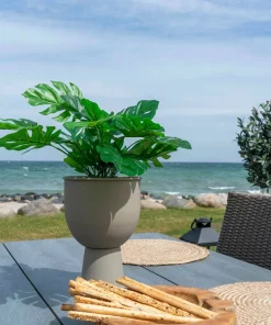 House Nordic Kunstig plante Monstera. Plante av PE-plast. Ø 40 cm.