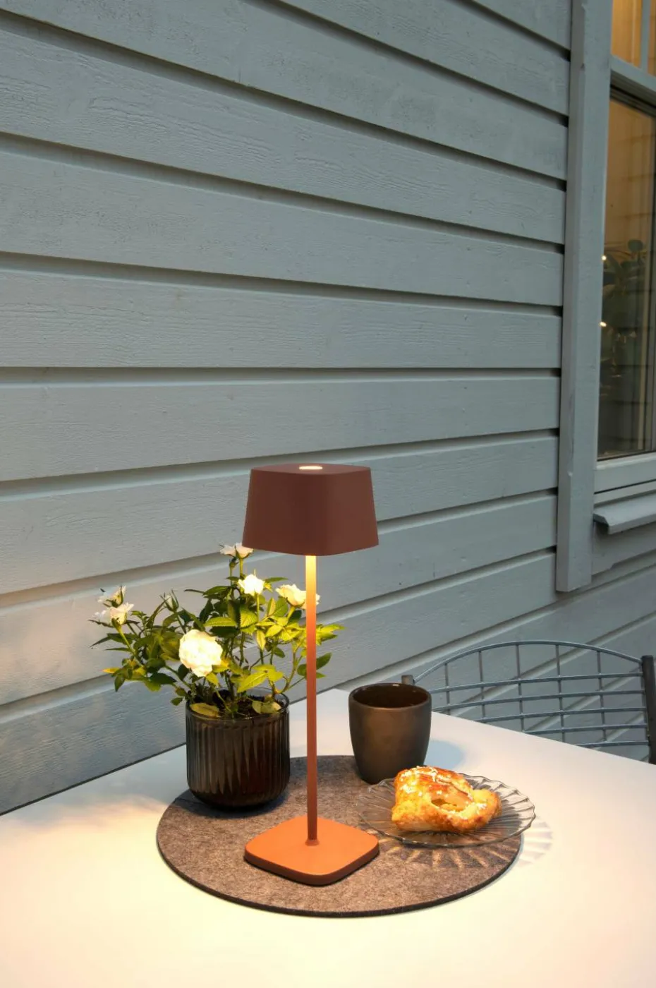 Konstsmide Bordlampe Capri USB høyde 36 cm