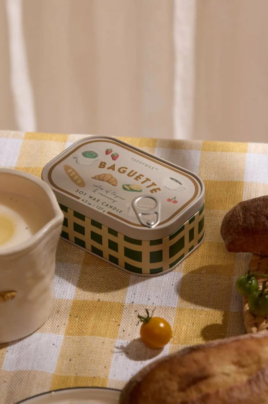 Paddywax Bistro Fransk baguette-lys i tinn med trykk - Rosmarin timian