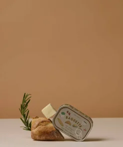 Paddywax Bistro Fransk baguette-lys i tinn med trykk - Rosmarin timian