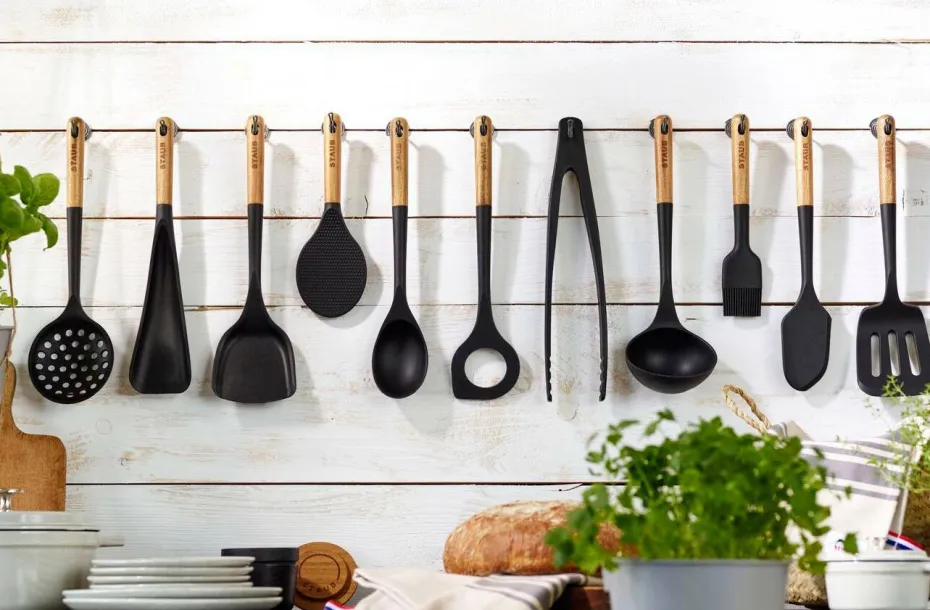 Staub Stekespade 31 cm silikon