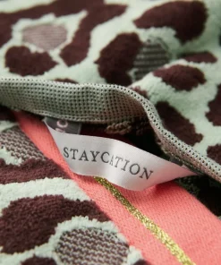 Staycation Badehåndkle Acv Vinegar Shampoo 430 ml i velur 70x140 cm