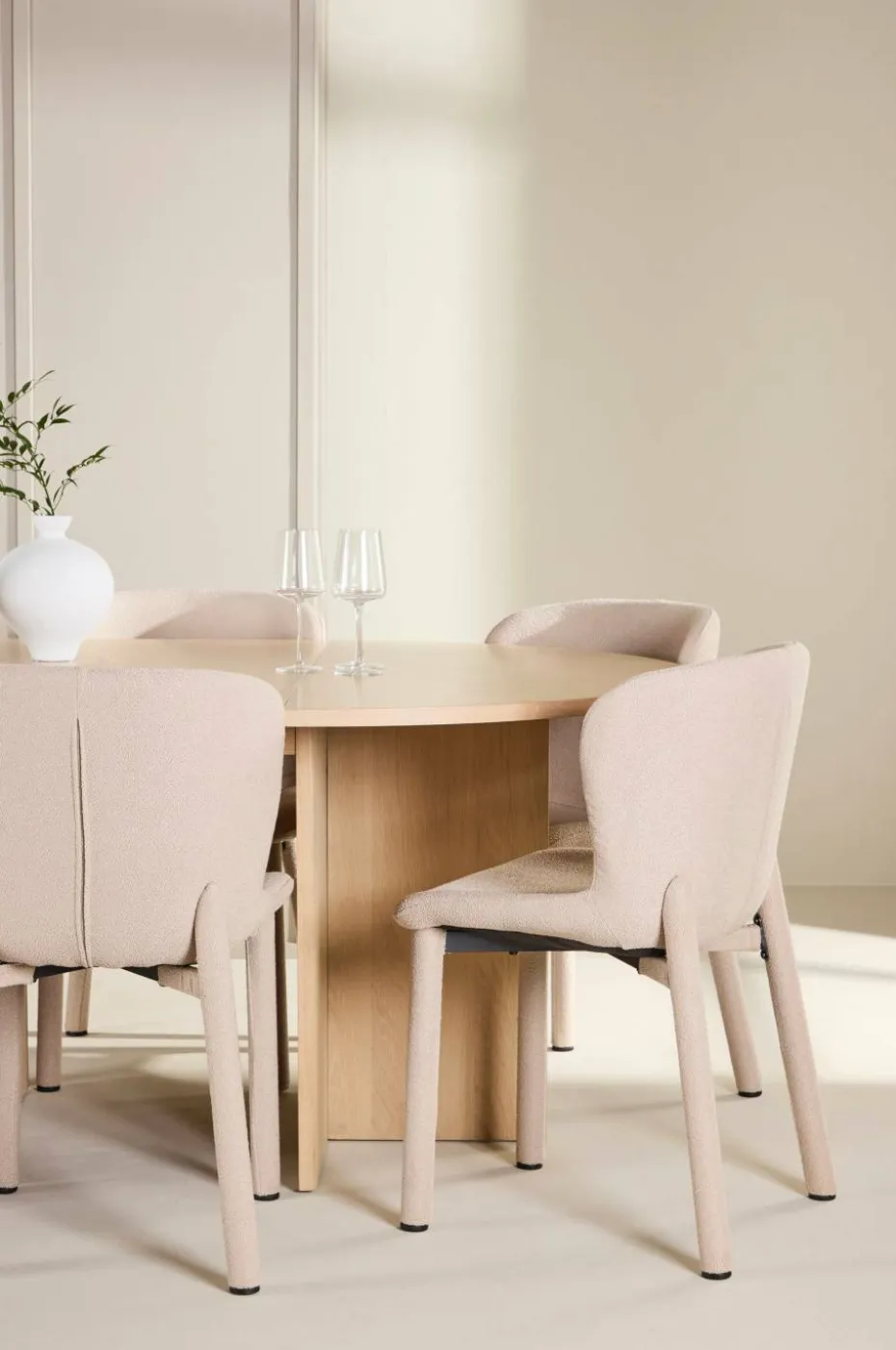 Venture Home Spisebord Strada med Astoria-stol