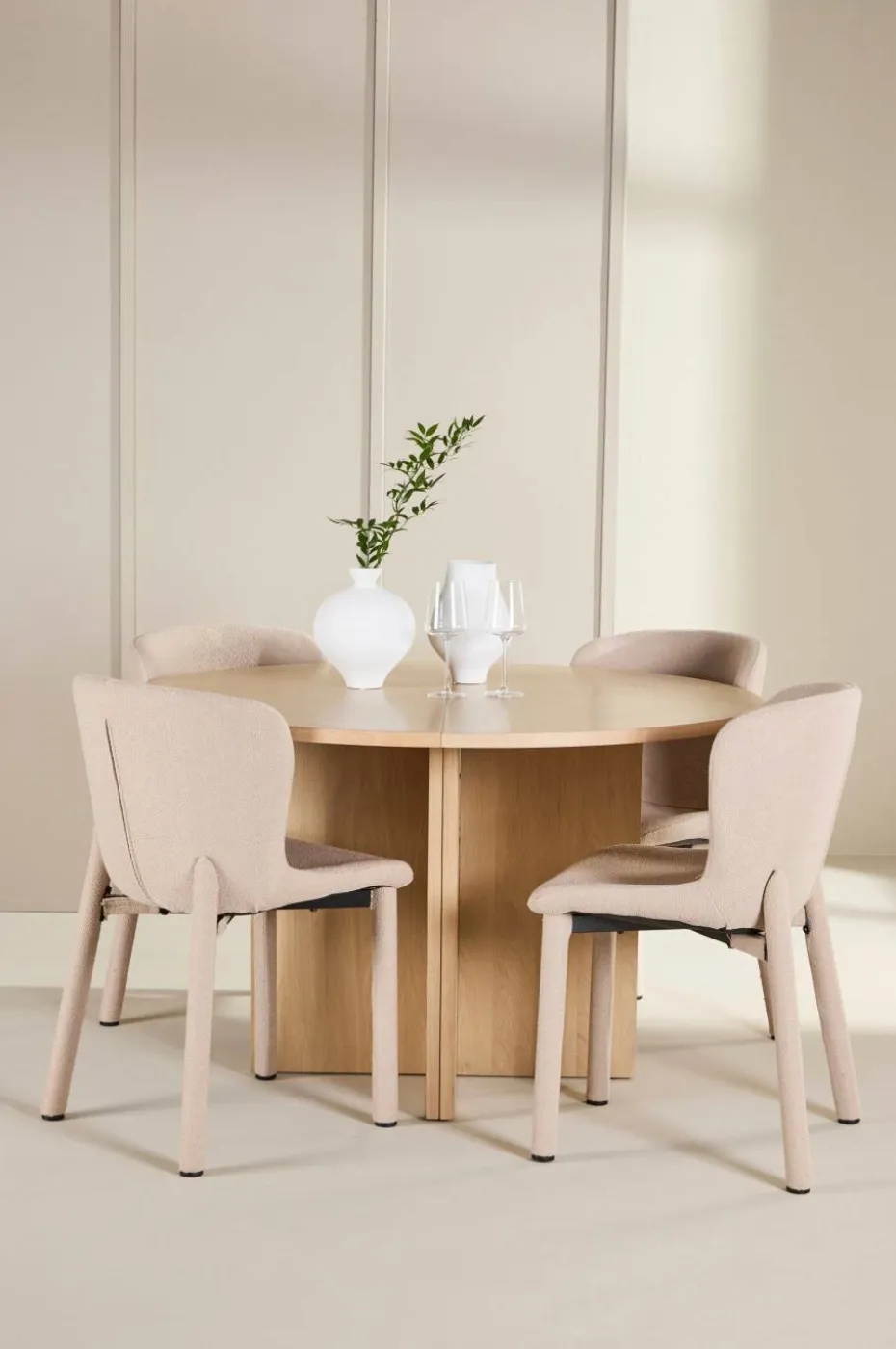 Venture Home Spisebord Strada med Astoria-stol