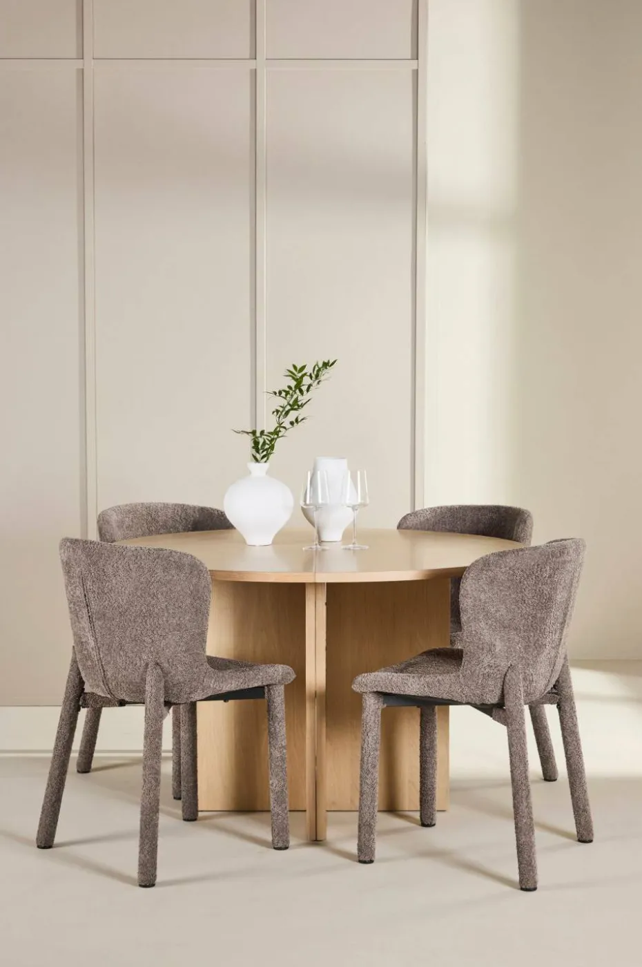 Venture Home Spisebord Strada med Astoria-stol