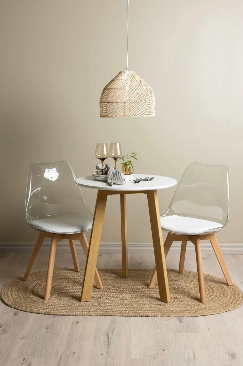 Venture Home Spisegruppe Leonora med 2 stk stoler Edvin